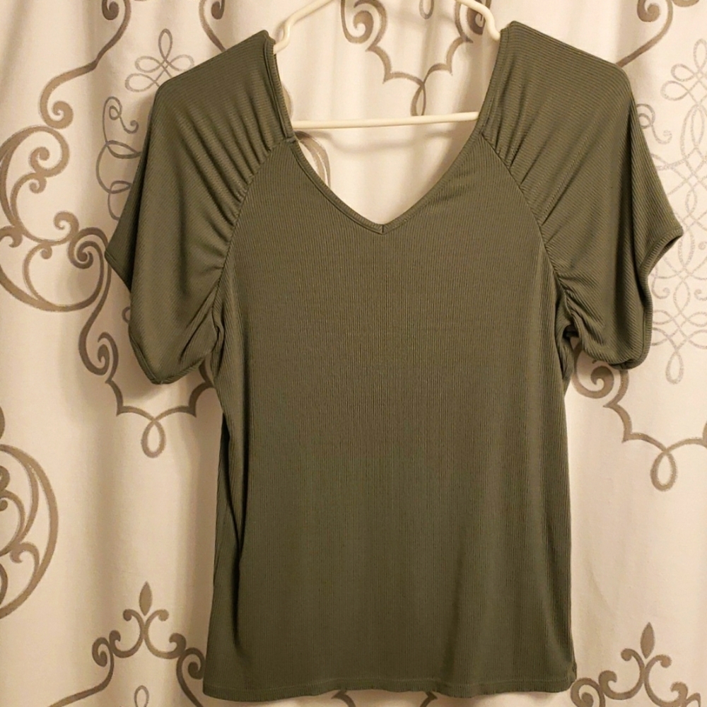 Short sleeve top